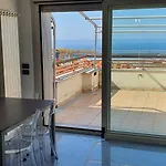 Attico Con Vista Su Genova