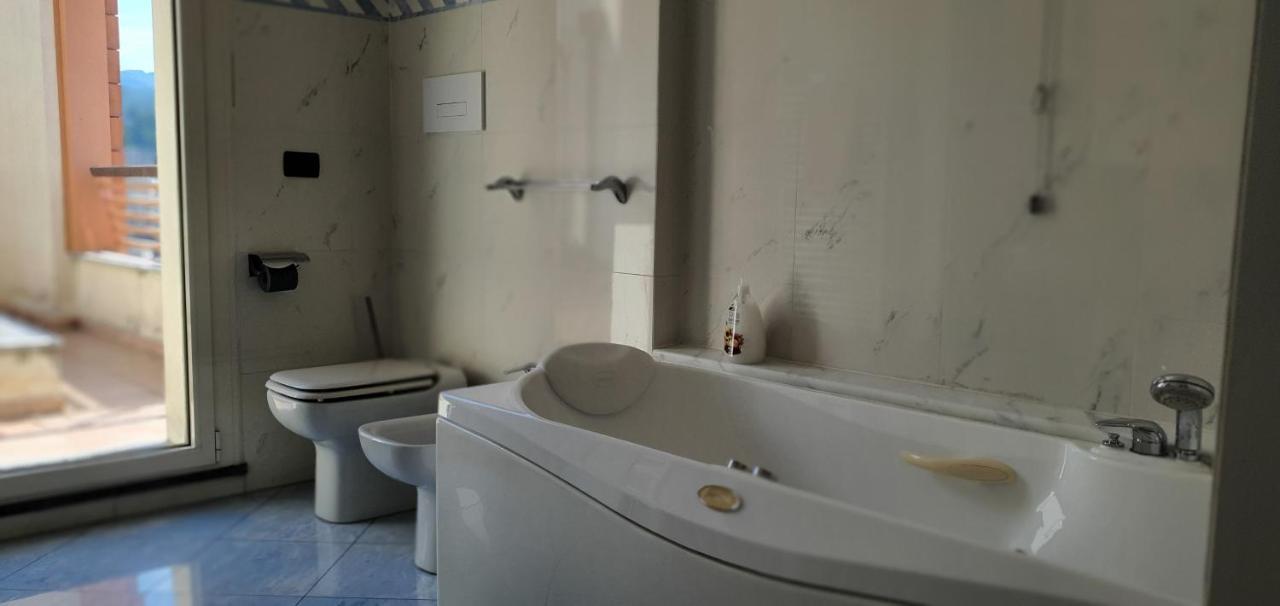 Appartamento Attico Con Vista Su Genova