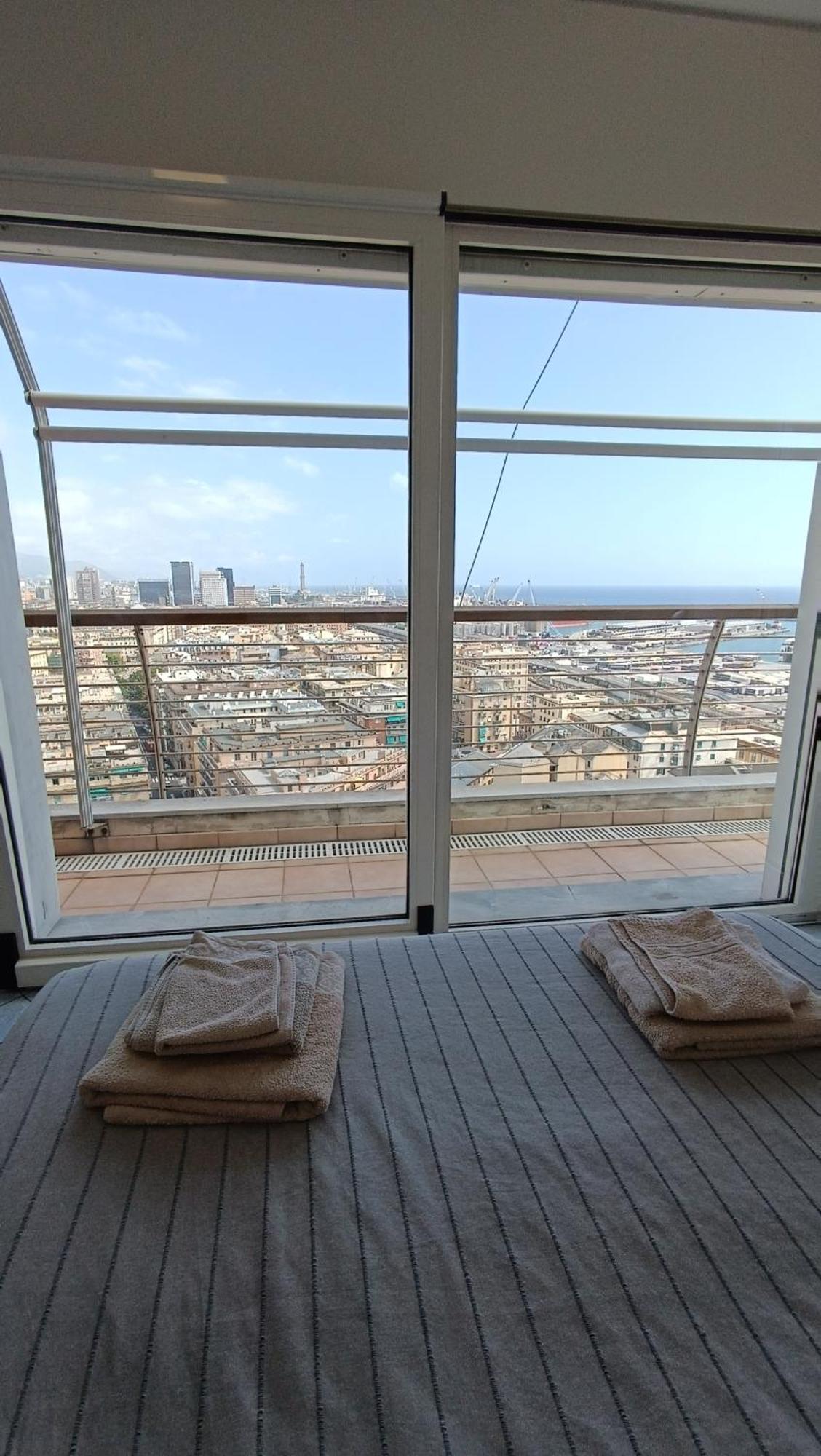 Attico Con Vista Su Genova